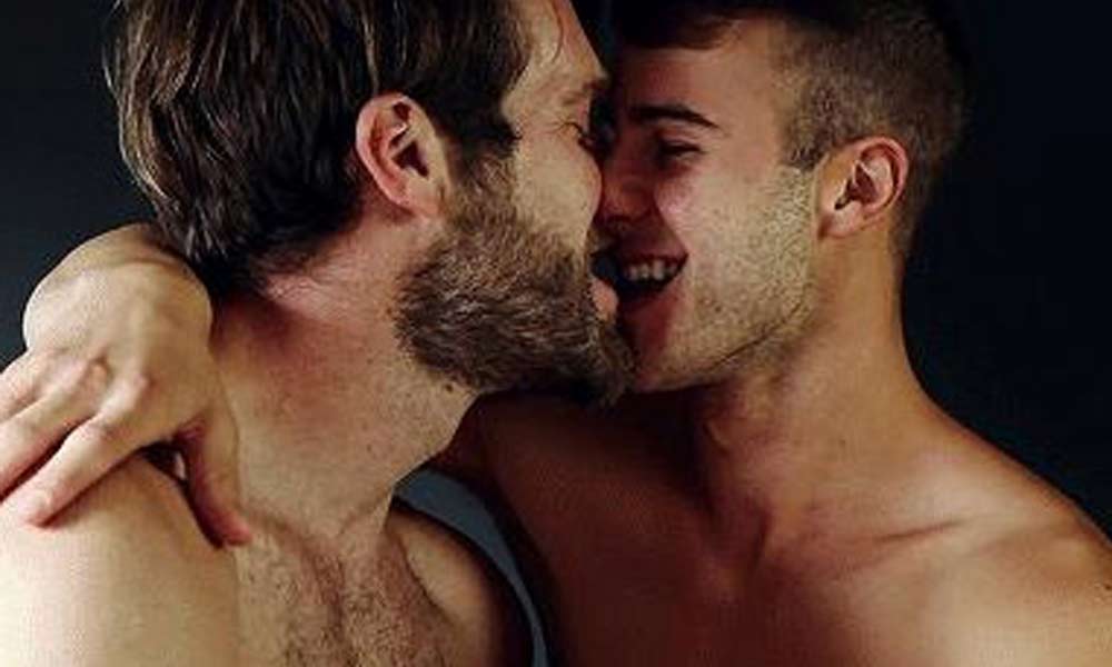 Free gay kissing porno