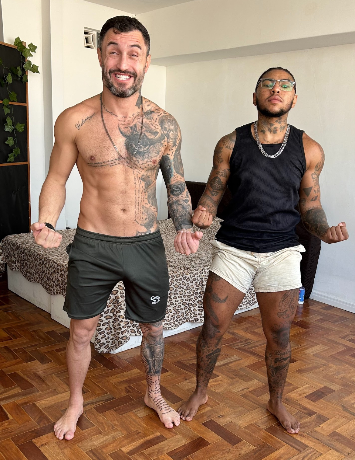 Lutador de MMA judiou da buceta do macho no pelo