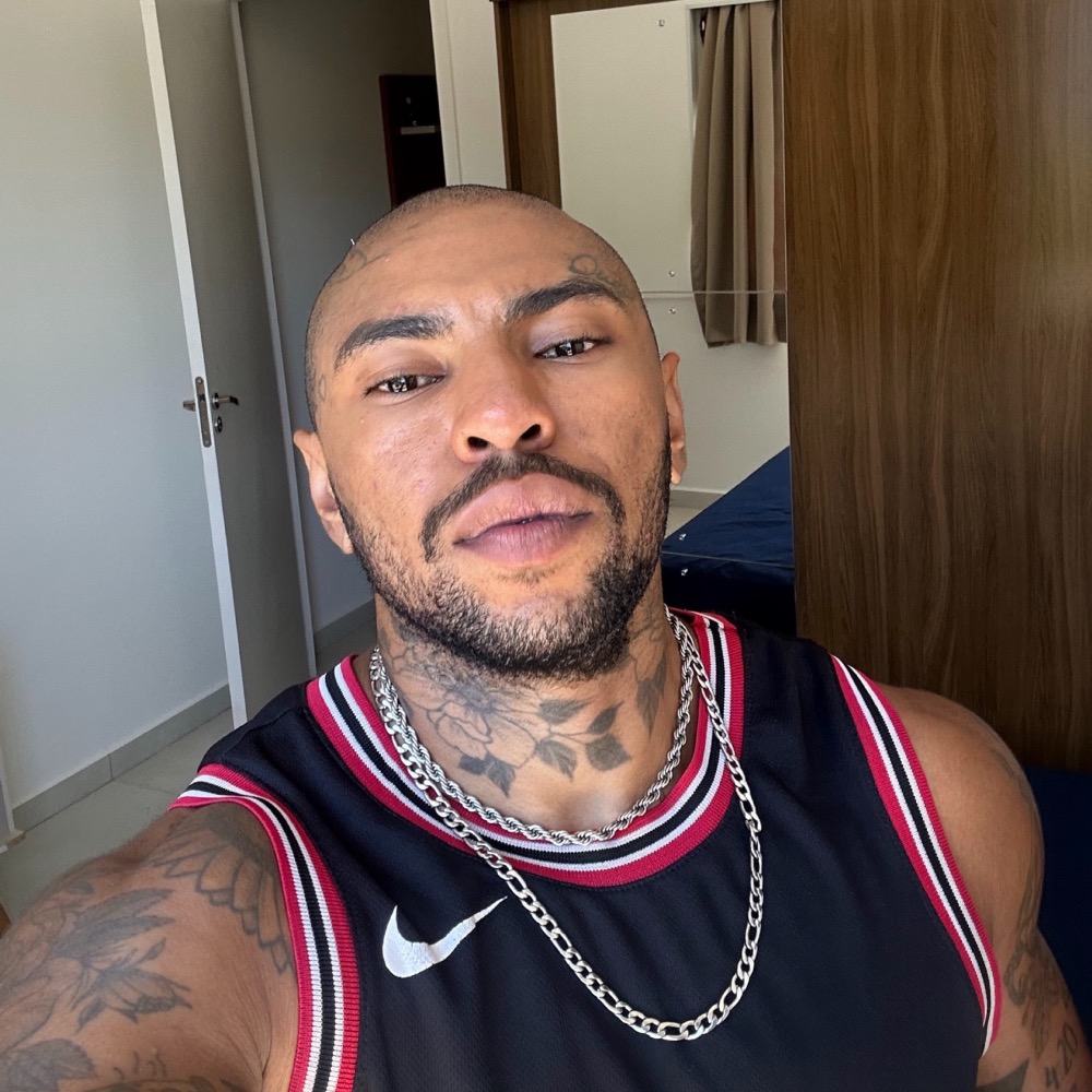 Maicon Vinícius - Ator pornô gay brasileiro HOTBOYS